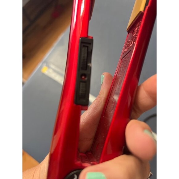 Chi Air Red Flat Iron Hair Straightener - Picture 2 of 6